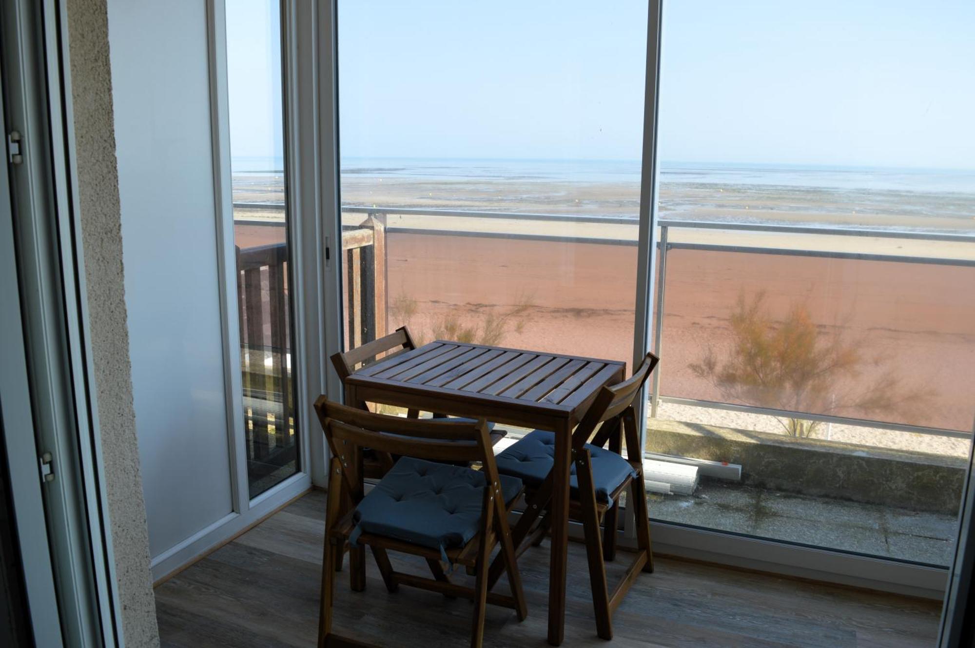 Mettons Les Voiles - Appt Vue Mer Avec Loggia Bernières-sur-Mer المظهر الخارجي الصورة