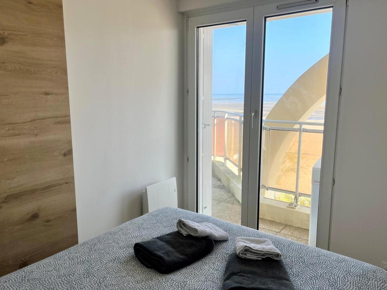 Mettons Les Voiles - Appt Vue Mer Avec Loggia Bernières-sur-Mer المظهر الخارجي الصورة